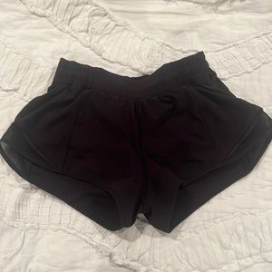 Lululemon Hotty Hot Shorts 2.5” Size 4 Black